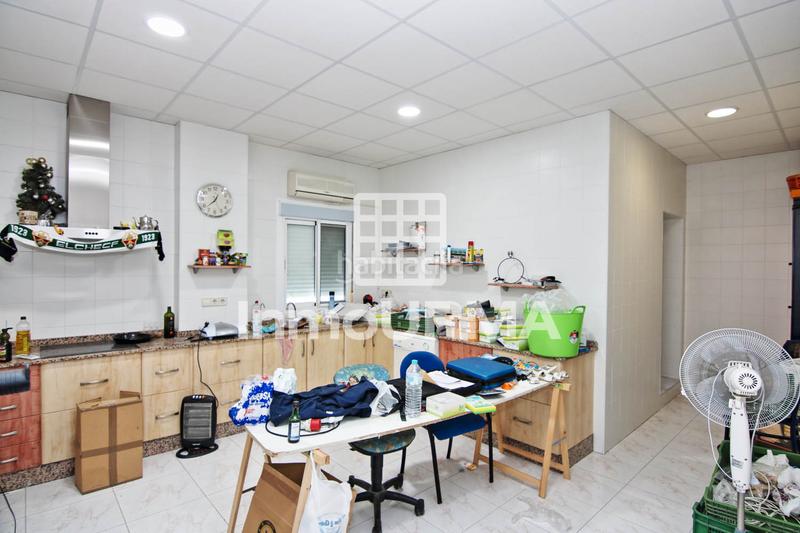 Foto 734a1ca0-dbf3-4dc9-81c9-0f42de9d3f80. Nau industrial a carrer castella la mancha 6 a Monòver