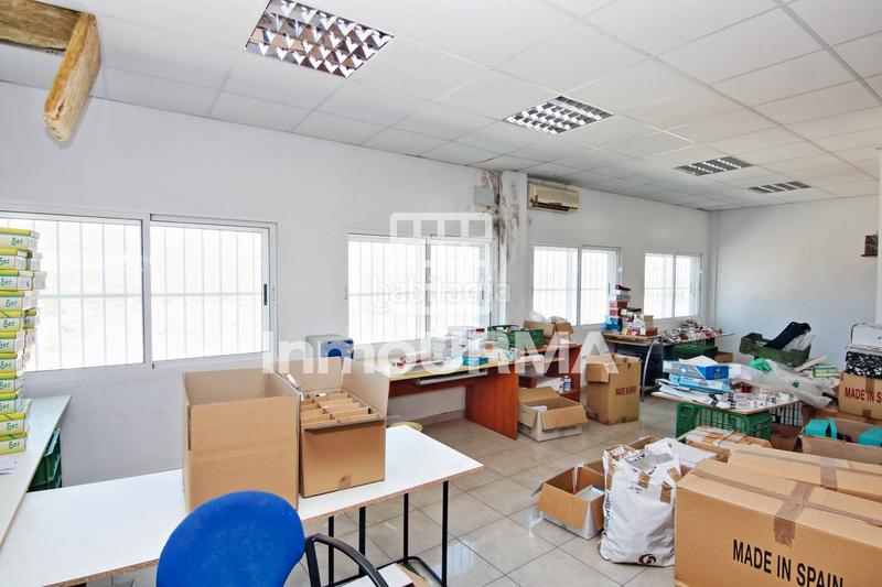 Foto 7980b452-19b3-4d83-ba0c-10a989266d26. Nau industrial a carrer castella la mancha 6 a Monòver