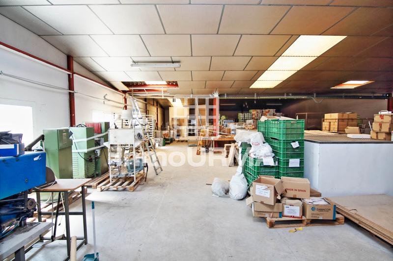 Foto 8671e1f4-18e8-42e7-ae21-c846e4515dfd. Nau industrial a carrer castella la mancha 6 a Monòver