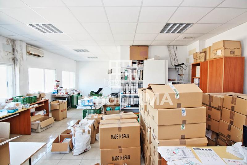 Foto a3d63aef-ec8a-48a8-b129-221ce850d858. Nau industrial a carrer castella la mancha 6 a Monòver