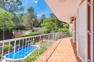 Chalet en Golf-Can Trabal. Casa con piscina en valldoreix