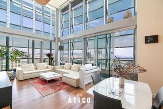 tic a Diagonal Mar i el Front Martim del Poblenou. En venta tico dplex con terraza de 72m2 con vistas al mar en l