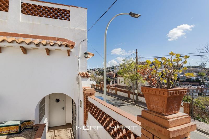 Foto aa967190-a985-4c85-8115-9053d3e07db9. Casa con parcheggio piscina in La Miranda Esplugues de Llobregat