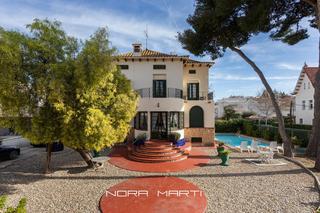 Masia a Can Girona - Terramar - Vinyet. Casa histrica de 1926 en el corazn de sitges