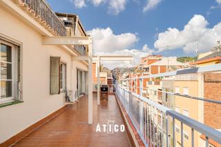 Àtic a Guinardó. Atico luminoso con terraza en zona muy tranquila