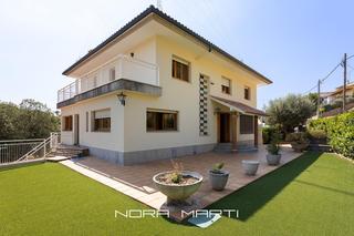 Maison à Urbanitzacions. Casa independiente en venta con vistas al mar en mataró