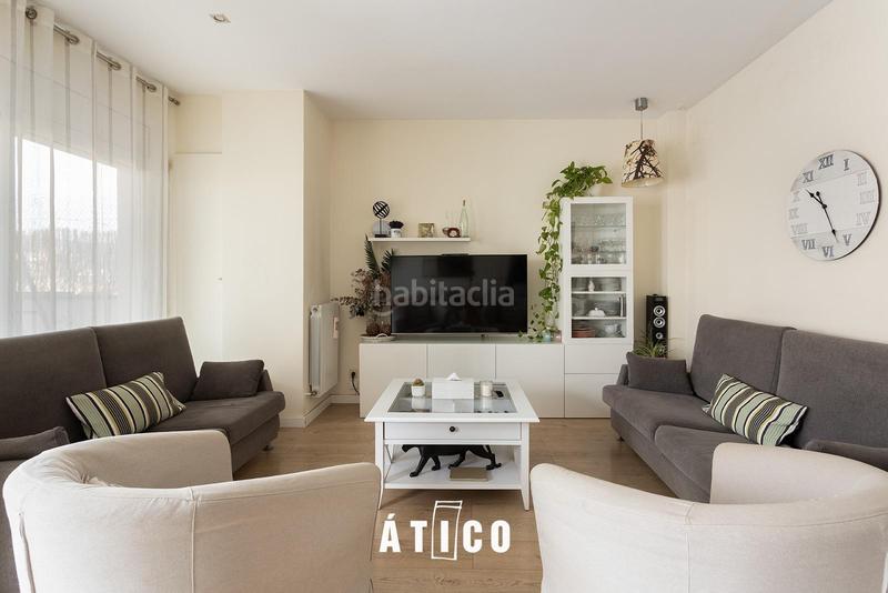 Foto 46a4754b-7acf-4287-83e8-6297071e70e4. Dachwohnung mit heizung in Guinardó Barcelona