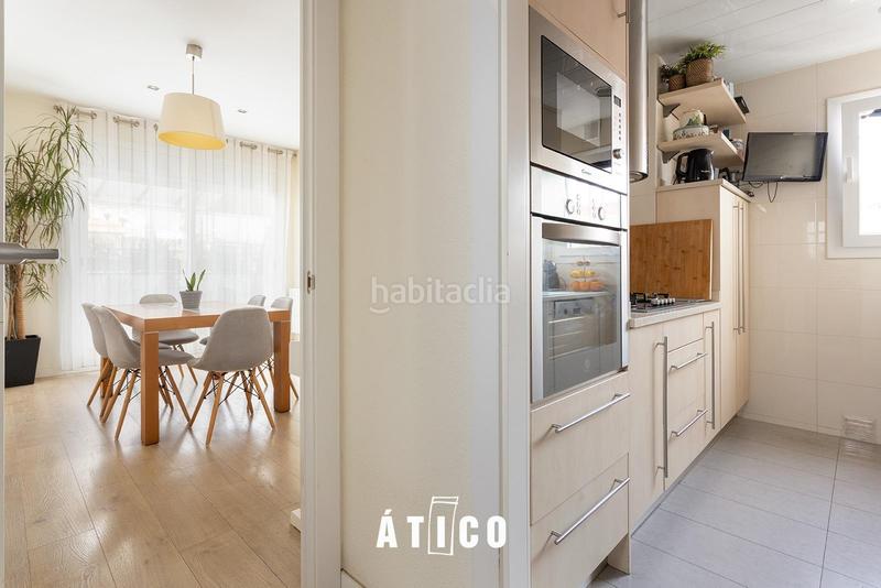 Foto ab376400-8a13-418b-bc01-656e189f0670. Dachwohnung mit heizung in Guinardó Barcelona