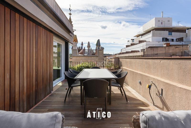 Foto af0f83f7-8e5f-46bf-95f2-9049f217e694. Alquiler ático espectacular atico amueblado en el centro en Barcelona