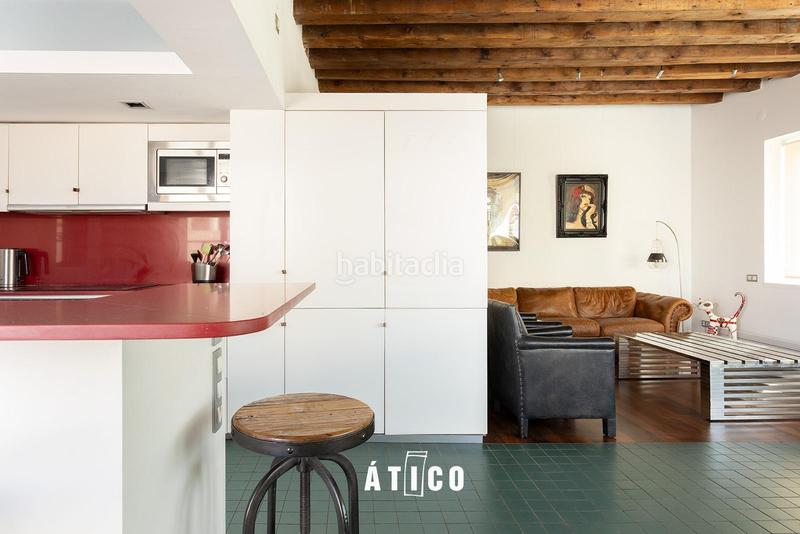 Foto 15f6ed72-f470-406b-b7d2-7d63299d62b3. Rent penthouse with heating in Raval Barcelona