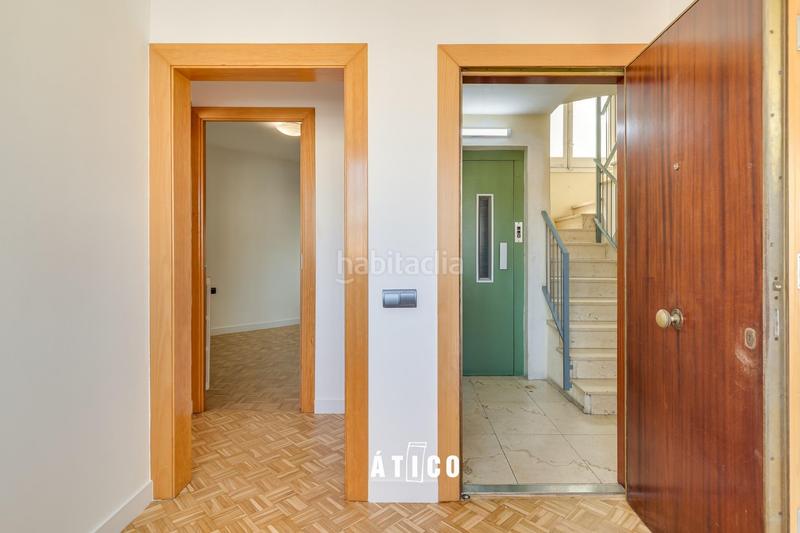 Foto 0b392dfc-43ea-439f-98a8-fc85d8f58562. Ático atico luminoso con terraza en zona muy tranquila en Barcelona