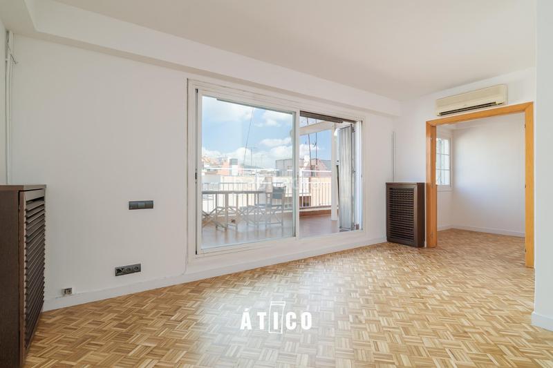 Foto 775e4efb-0ef0-4e61-b335-148db38bfa93. Ático atico luminoso con terraza en zona muy tranquila en Barcelona