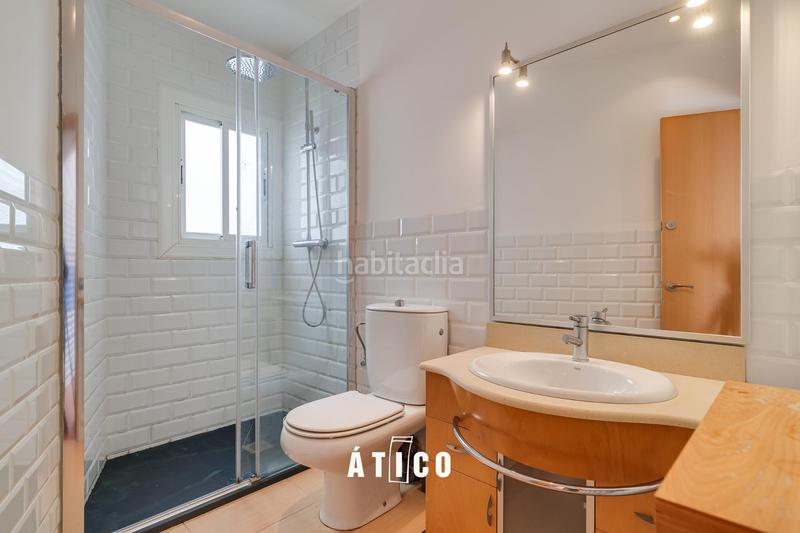 Foto a6db6cc9-afef-45f6-99ac-43a8dc9b9fb3. Ático atico luminoso con terraza en zona muy tranquila en Barcelona