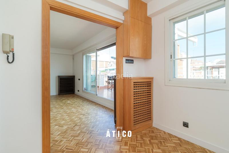 Foto a8ceadb1-7266-4e05-abd3-5a9eca371ef7. Ático atico luminoso con terraza en zona muy tranquila en Barcelona