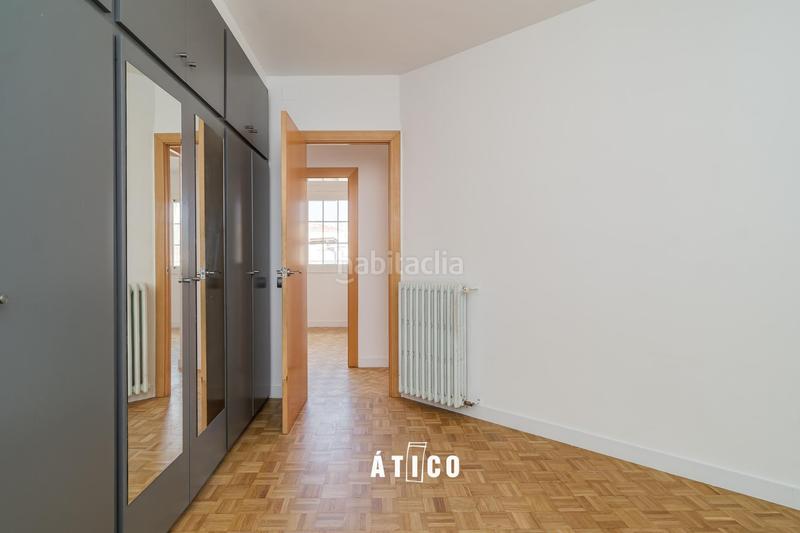 Foto d5d9d6be-7324-43cd-a4ae-f80990d5bcc6. Ático atico luminoso con terraza en zona muy tranquila en Barcelona