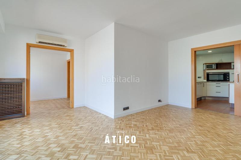 Foto e4e57c80-35ad-4284-bca5-888be0bf92d7. Ático atico luminoso con terraza en zona muy tranquila en Barcelona