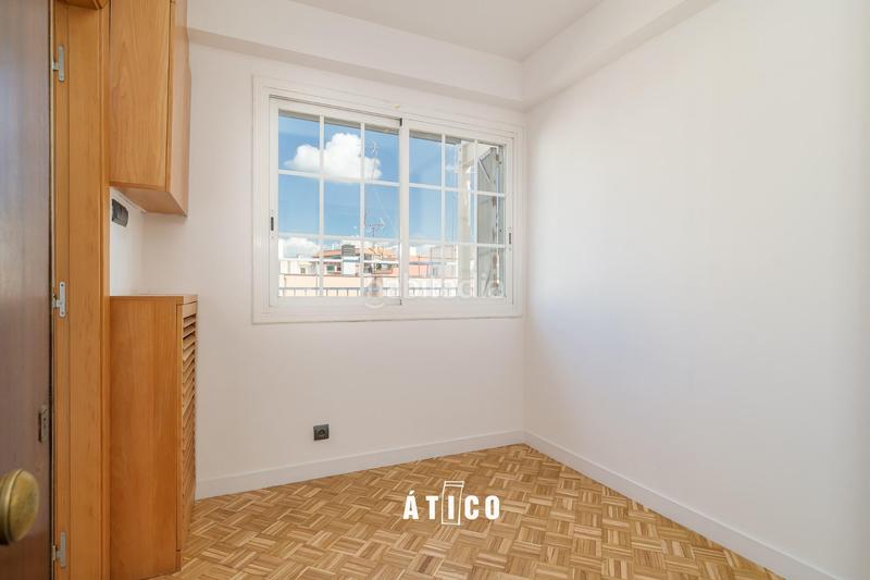 Foto fd6332f1-a620-42c4-bd0f-bf2458075f37. Ático atico luminoso con terraza en zona muy tranquila en Barcelona