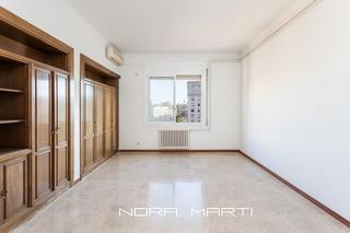 Rent Office space in Dreta de l´Eixample. Oficina luminosa en plena rambla de catalunya