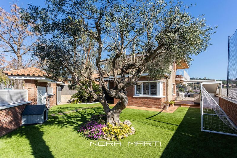 Foto ce2afc84-19da-4619-8c55-cd32214c0ff0. Casa amb calefacció aparcament piscina a La Plana-Bellsoleig Sant Just Desvern