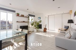 �tic a El Camp d�en Grassot i Gr�cia Nova. Sobre �tico en passeig de sant joan.