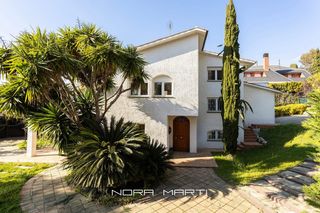 House in Bellaterra. Espectacular casa con jardín privado en bellaterra