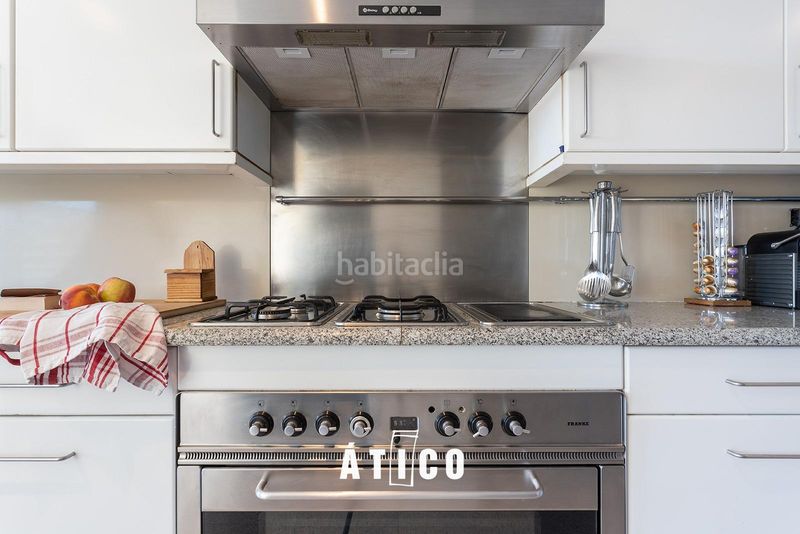 Foto af9e7355-aa58-4fa4-9ec9-670342cbd143. Àtic amb calefacció aparcament a Sarrià Barcelona