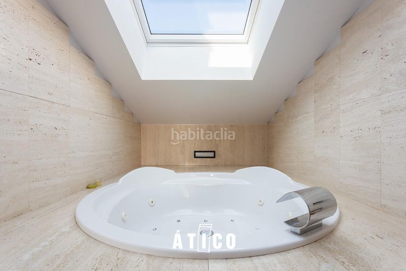 Foto e371b9c6-4ce8-44f6-bfbb-d42d6f357fdd. Àtic amb calefacció aparcament a Sarrià Barcelona