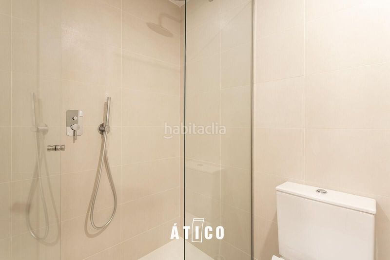 Foto 31eedad3-0425-40d5-a72a-70fd34f20845. Àtic amb calefacció aparcament piscina a Putget - Farró Barcelona