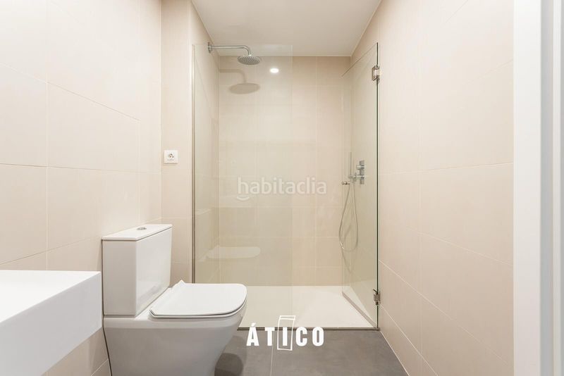 Foto 7766e5a7-3cca-4932-8927-98b8e4219a5b. Àtic amb calefacció aparcament piscina a Putget - Farró Barcelona
