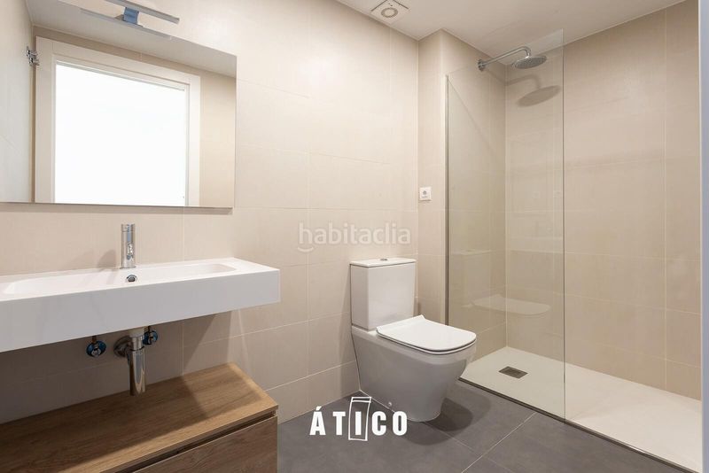 Foto 82c20da9-9018-4444-b6a8-f37cb409ddb3. Àtic amb calefacció aparcament piscina a Putget - Farró Barcelona