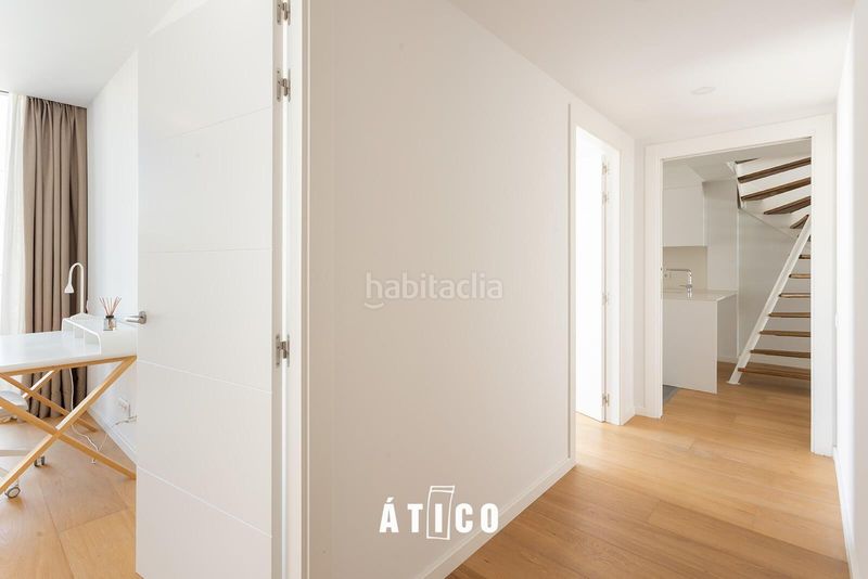 Foto c28c46ee-5cbe-4bf5-b5cb-c3f6e5f263c1. Àtic amb calefacció aparcament piscina a Putget - Farró Barcelona