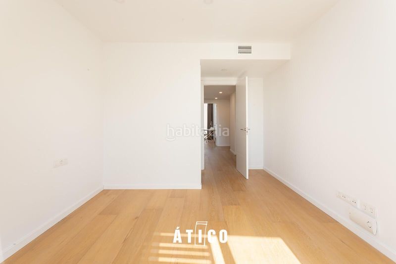 Foto db3c2423-3d90-477c-aeaa-ec4b8ffea87e. Àtic amb calefacció aparcament piscina a Putget - Farró Barcelona