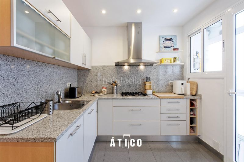 Foto bd3f038a-1d8b-481f-b1e2-e50df3a7222f. Àtic amb calefacció aparcament a Sants Barcelona