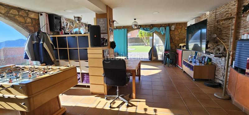 Foto e12abff6-6c7b-4797-af87-9b3e0ddeeca5. Haus mit heizung parking in Corbera de Llobregat