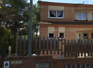 Maison  N/a. Casa en venta en corbera de llobregat, 5 dormitorios.