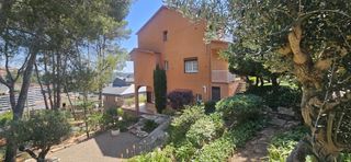 Casa  N/a. Casa en venta en corbera de llobregat, 4 dormitorios.