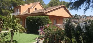 Casa  N/a. Casa en venta en corbera de llobregat, 4 dormitorios.
