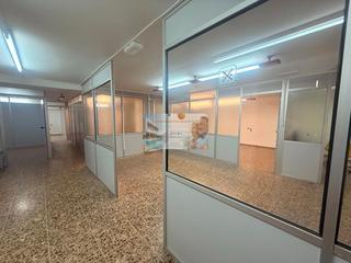 Oficina a Comanda fadrell. Entresuelo zona doctor marañon