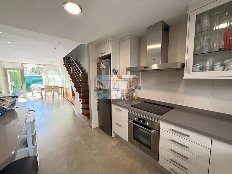 Foto 229e13a6-ad40-48a5-8d69-1f9c5064b87d. Casa adossada amb calefacció aparcament a Voramar Benicasim / Benicàssim