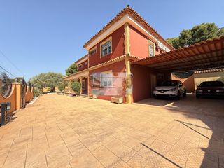 Chalet à Borriol. Espectacular villa unifamiliar a 15 mimutos de castellon
