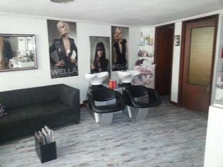 Lloguer Local Comercial a La Pantoja. Peluqueria en alquiler, acondicionada