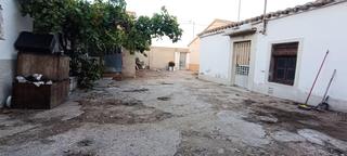 Residential Plot in San Isidro - Espíritu Santo. Venta inmueblesolar adosado con construcciones varias en zamora