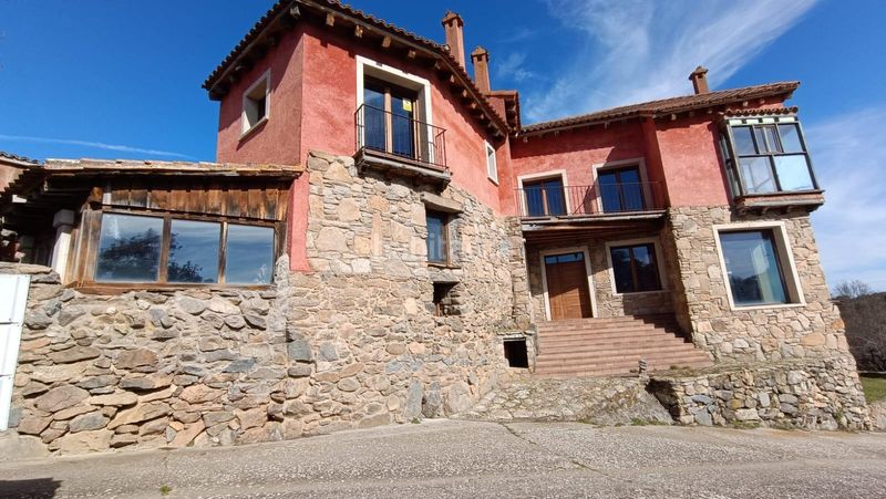 Foto c8a36335-0659-4ff9-9538-ee95b10aa1db. Edifici a Pereruela