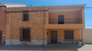 Casa en Morales del Vino. Casa en venta en morales del vino zamora, 5 dormitorios, baño, b