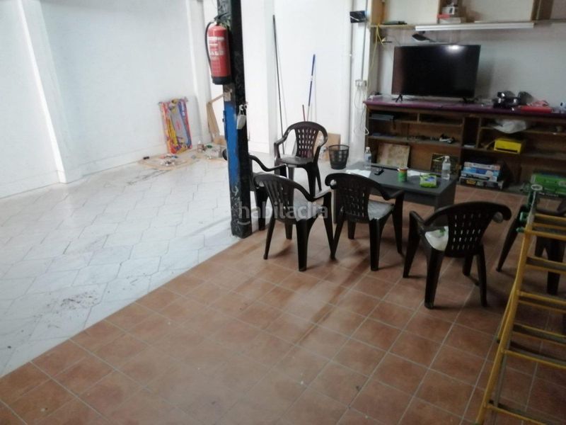Foto 72964b2b-fa6c-4071-8ccd-5aaf6ec9a183. Local comercial a Los Bloques Zamora