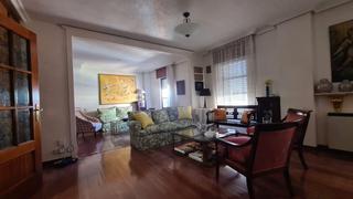 Dúplex en Casco Antiguo. Elegante dúplex en venta con 5 dormitorios y 3 baños en san torc