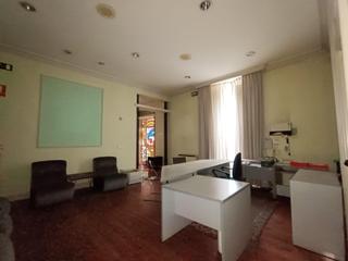 Location Bureau à Casco Antiguo. Oficina alquiler zona centro 8 despachos, sala de reuniones, arc