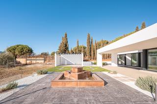 Casa a Urbanización buenavista 4eb. Se vende villa moderna con vistas al mar y montaña cerca de la z