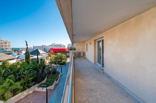 Apartament  Calle ramón areces. Espectacular apartamento en marina banus
