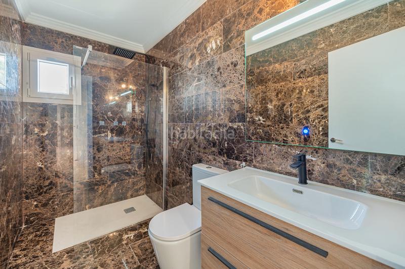 Foto 69f9977d-bfe0-490c-8c73-5013f093bffd. Casa aparellada a calle las malvas 8 a Nueva Andalucía centro Marbella